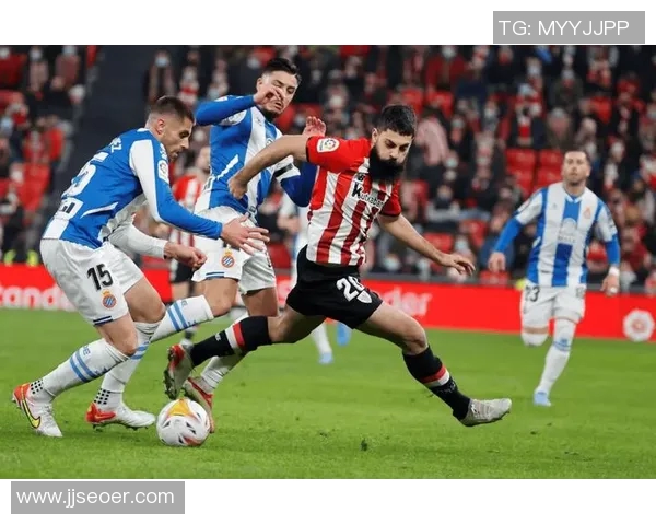 西甲激战回顾：毕尔巴鄂竞技对阵皇家马德里的精彩瞬间与数据分析